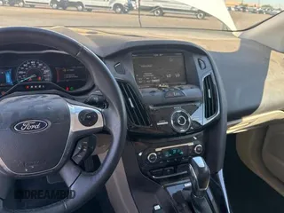 2014 Ford Focus Electric z VIN 1FADP3R41EL306186, wystawiony jako Copart lot #78071714 z przebiegiem 46 632 mil mil oraz Czysty tytuł • Clean title. Historia ofert i sprzedaży dostępna na DreamBid. Obrazek 9.
