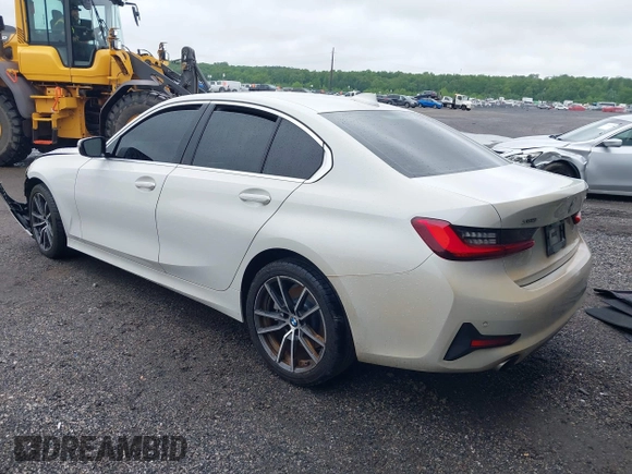 2020 BMW 3 Series 330i xDrive z VIN 3MW5R7J00L8B06071, wystawiony jako IAAI lot #42197554 z przebiegiem 96 677 mil mil oraz . Historia ofert i sprzedaży dostępna na DreamBid. Obrazek 3.
