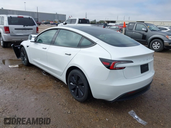 2025 Tesla Model 3 Long Range z VIN 5YJ3E1EB9SF904223, wystawiony jako IAAI lot #41611201 z przebiegiem 690 mil mil oraz . Historia ofert i sprzedaży dostępna na DreamBid. Obrazek 3.