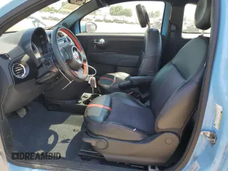 2015 FIAT 500e с VIN 3C3CFFGE2FT685425, выставлен на аукционе Copart как лот 62751915 с пробегом 48 372 миль миль и Списание • Salvage title. История ставок и продаж доступна на DreamBid. Изображение 7.