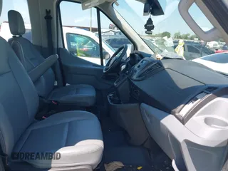 2018 Ford Transit XL z VIN 1FMZK1CM5JKB31481, wystawiony jako IAAI lot #42329280 z przebiegiem 57 051 mil mil oraz . Historia ofert i sprzedaży dostępna na DreamBid. Obrazek 5.