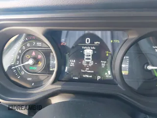 2024 Jeep Wrangler Willys z VIN 1C4RJXN65RW132000, wystawiony jako IAAI lot #41839686 z przebiegiem 14 796 mil mil oraz . Historia ofert i sprzedaży dostępna na DreamBid. Obrazek 7.