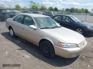 1998 Toyota Camry LE with VIN 4T1BG22K2WU230909, listed as a IAAI auction lot 42088426 with 178,488 mi miles. Bid and sale history available at carsss.com. Image 1.