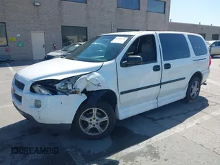 2008 Chevrolet Uplander LS Fleet z VIN 1GBDV13W18D140379, wystawiony jako IAAI lot #42246118 z przebiegiem 108 897 mil mil oraz . Historia ofert i sprzedaży dostępna na DreamBid. Obrazek 2.