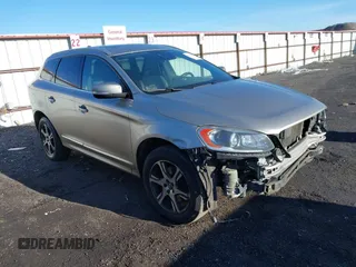 2015 Volvo XC60 T6 Platinum with VIN YV4902RM4F2733932, listed as a IAAI auction lot 41321986 with 103,845 mi miles. Bid and sale history available at carsss.com. Image 1.