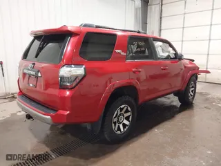 2022 Toyota 4Runner TRD Off Road with VIN JTEPU5JR1N6051181, listed as a IAAI auction lot 40981703 with 45,948 mi miles. Bid and sale history available at carsss.com. Image 4.