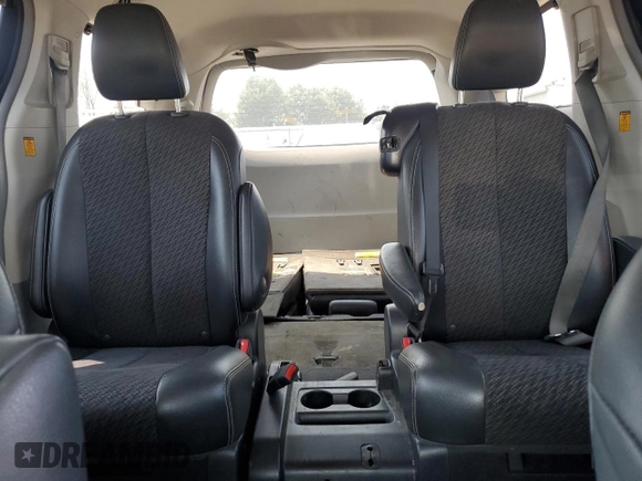 2011 Toyota Sienna SE with VIN 5TDXK3DC2BS175090, listed as a Copart auction lot 62560875 with 250,496 mi miles and Salvage title. Bid and sale history available at DreamBid. Image 10.