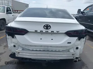 2020 Toyota Camry SE z VIN 4T1G11AKXLU908241, wystawiony jako IAAI lot #42093849 z przebiegiem 132 855 mil mil oraz . Historia ofert i sprzedaży dostępna na DreamBid. Obrazek 17.