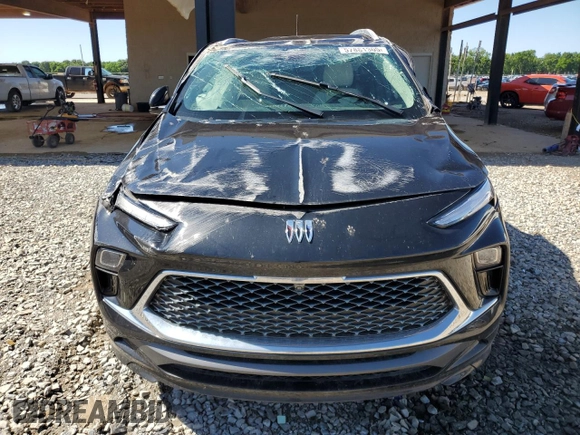2024 Buick Encore GX Avenir с VIN KL4AMFSL8RB016431, выставлен на аукционе Copart как лот 57861305 с пробегом 11 167 миль миль и Списание • Salvage title. История ставок и продаж доступна на DreamBid. Изображение 5.