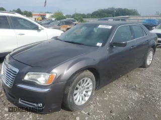 2013 Chrysler 300 z VIN 2C3CCAAG0DH589174, wystawiony jako Copart lot #59053955 z przebiegiem 182 591 mil mil oraz Tytuł czysty. Historia ofert i sprzedaży dostępna na DreamBid. Obrazek 1.