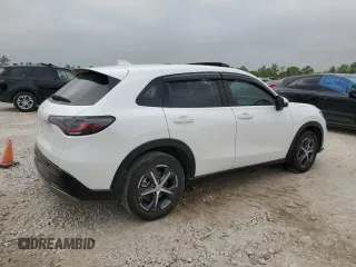 2025 Honda HR-V EX-L z VIN 3CZRZ1H70SM715374, wystawiony jako Copart lot #51235815 z przebiegiem 5196 mil mil oraz Szkody całkowita. Historia ofert i sprzedaży dostępna na DreamBid. Obrazek 3.