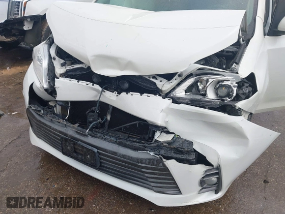 2018 Toyota Sienna XLE Auto Access Seat with VIN 5TDYZ3DC8JS906460, listed as a IAAI auction lot 41468064 with 87,750 mi miles. Bid and sale history available at carsss.com. Image 6.