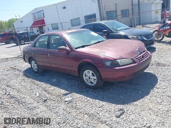 1997 Toyota Camry LE z VIN 4T1BG22K3VU016347, wystawiony jako IAAI lot #41985462 z przebiegiem 283 729 mil mil oraz . Historia ofert i sprzedaży dostępna na DreamBid. Obrazek 1.