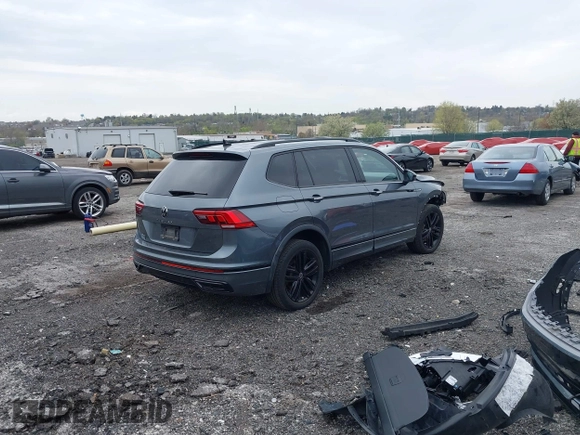 2022 Volkswagen Tiguan SE R-Line Black z VIN 3VVCB7AX9NM014741, wystawiony jako IAAI lot #42043123 z przebiegiem 71 777 mil mil oraz . Historia ofert i sprzedaży dostępna na DreamBid. Obrazek 4.