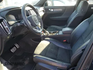 2022 Volvo XC40 Twin Plus z VIN YV4ED3UR8N2656606, wystawiony jako Copart lot #45480425 z przebiegiem 24 494 mil mil oraz Szkoda całkowita • Salvage title. Historia ofert i sprzedaży dostępna na DreamBid. Obrazek 7.