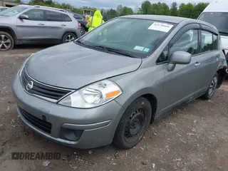 2012 Nissan Versa S z VIN 3N1BC1CP7CK800017, wystawiony jako IAAI lot #42270666 z przebiegiem 152 790 mil mil oraz . Historia ofert i sprzedaży dostępna na DreamBid. Obrazek 17.