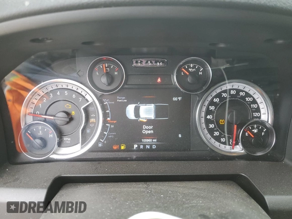 2022 Ram 1500 Tradesman z VIN 3C6RR6KG9NG352465, wystawiony jako Copart lot #45275235 z przebiegiem 105 960 mil mil oraz Nie do naprawy • Non repairable. Historia ofert i sprzedaży dostępna na DreamBid. Obrazek 9.