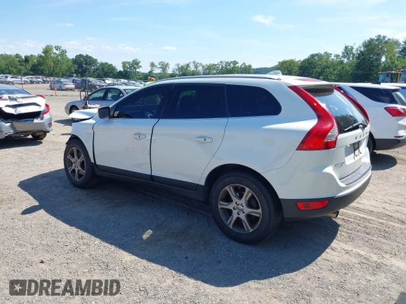 2013 Volvo XC60 T6 z VIN YV4902DZ4D2440564, wystawiony jako IAAI lot #39893350 z przebiegiem 171 624 mil mil oraz . Historia ofert i sprzedaży dostępna na DreamBid. Obrazek 3.