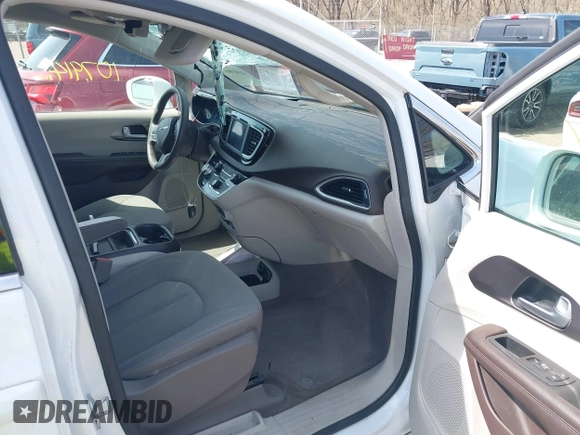 2018 Chrysler Pacifica Touring Plus with VIN 2C4RC1FG8JR125229, listed as a IAAI auction lot 41907817 with 107,914 mi miles and . Bid and sale history available at DreamBid. Image 5.