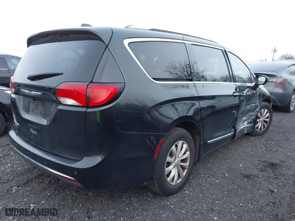 2019 Chrysler Pacifica Touring L with VIN 2C4RC1BG2KR526198, listed as a IAAI auction lot 41229993 with 46,639 mi miles. Bid and sale history available at carsss.com. Image 4.