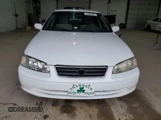 2000 Toyota Camry CE with VIN 4T1BG22K0YU961745, listed as a Copart auction lot 47946965 with 245,475 mi miles and Salvage Title. Bid and sale history available at carsss.com. Image 5.
