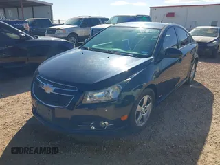 2014 Chevrolet Cruze 1LT z VIN 1G1PC5SB7E7442380, wystawiony jako IAAI lot #41784851 z przebiegiem 129 144 mil mil oraz . Historia ofert i sprzedaży dostępna na DreamBid. Obrazek 2.
