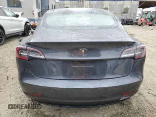 2018 Tesla Model 3 Long Range Battery z VIN 5YJ3E1EA7JF123805, wystawiony jako Copart lot #56034325 z przebiegiem 90 249 mil mil oraz Szkoda całkowita • Salvage title. Historia ofert i sprzedaży dostępna na DreamBid. Obrazek 6.