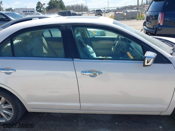 2011 Lincoln MKZ with VIN 3LNHL2GC2BR752903, listed as a IAAI auction lot 41758756 with 100,686 mi miles. Bid and sale history available at carsss.com. Image 14.