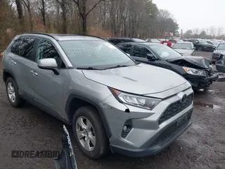 2019 Toyota RAV4 XLE z VIN 2T3P1RFV2KC002870, wystawiony jako IAAI lot #41941103 z przebiegiem 74 863 mil mil oraz . Historia ofert i sprzedaży dostępna na DreamBid. Obrazek 6.