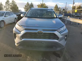 2021 Toyota RAV4 XLE with VIN 2T3P1RFV0MC175838, listed as a Copart auction lot 81320464 with 197,868 mi miles and Salvage Title. Bid and sale history available at carsss.com. Image 5.