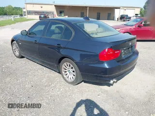 2009 BMW 3 Series 328i with VIN WBAPH77589NL82437, listed as a IAAI auction lot 42035078 with 226,583 mi miles. Bid and sale history available at carsss.com. Image 3.