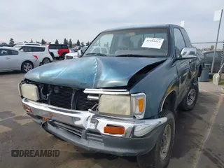 1996 Toyota T100 SR5 z VIN JT4UN24D7T0029477, wystawiony jako IAAI lot #41484412 z przebiegiem 260 843 mil mil oraz . Historia ofert i sprzedaży dostępna na DreamBid. Obrazek 2.