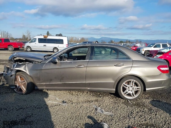 2013 Mercedes-Benz E-Class E 350 Luxury with VIN WDDHF8JB5DA761838, listed as a IAAI auction lot 41378582 with 1 mi miles. Bid and sale history available at carsss.com. Image 13.