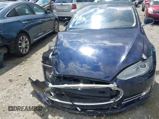 2014 Tesla Model S 60 with VIN 5YJSA1H15EFP43884, listed as a IAAI auction lot 41993180 with 78,305 mi miles and . Bid and sale history available at DreamBid. Image 11.