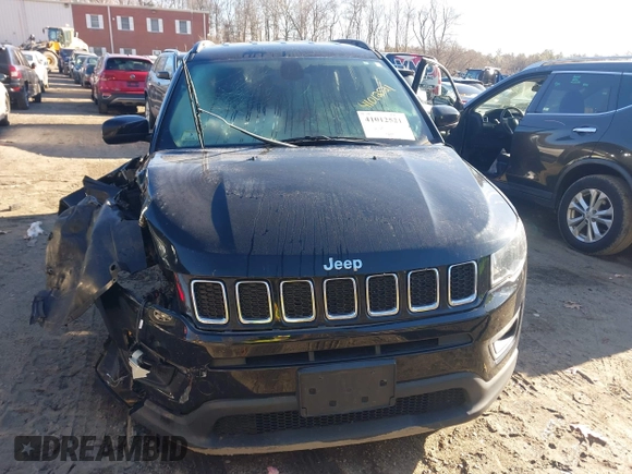 2018 Jeep Compass Latitude with VIN 3C4NJDBB3JT314058, listed as a IAAI auction lot 41012521 with 52,087 mi miles. Bid and sale history available at carsss.com. Image 12.