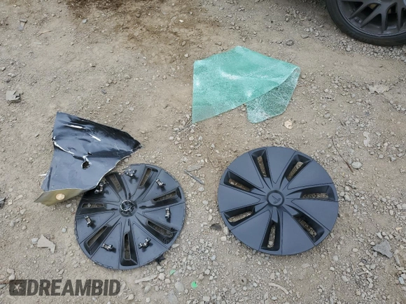 2025 Tesla Model 3 Long Range z VIN 5YJ3E1EA9SF892355, wystawiony jako Copart lot #52565545 z przebiegiem 12 825 mil mil oraz Szkoda całkowita • Salvage title. Historia ofert i sprzedaży dostępna na DreamBid. Obrazek 14.