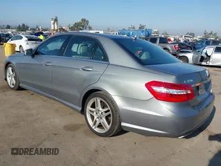2013 Mercedes-Benz E 350 Luxury z VIN WDDHF5KB0DA745639, wystawiony jako IAAI lot #42407026 z przebiegiem 305 400 mil mil oraz . Historia ofert i sprzedaży dostępna na DreamBid. Obrazek 3.
