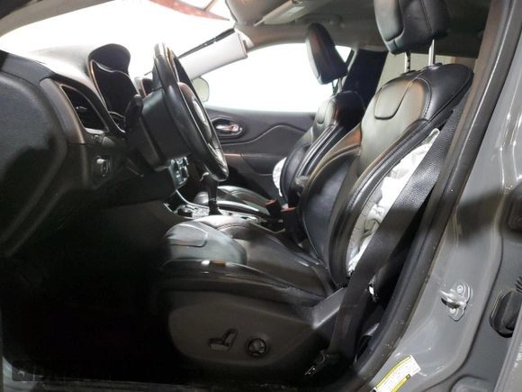 2019 Jeep Cherokee Latitude Plus with VIN 1C4PJMLB2KD368904, listed as a Copart auction lot 56776975 with 90,861 mi miles and Salvage title. Bid and sale history available at DreamBid. Image 7.