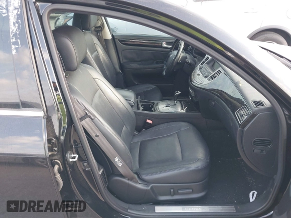 2014 Hyundai Genesis 3.8L z VIN KMHGC4DD7EU264631, wystawiony jako IAAI lot #42033725 z przebiegiem 183 397 mil mil oraz . Historia ofert i sprzedaży dostępna na DreamBid. Obrazek 5.