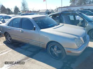 1999 Mercedes-Benz E-Class with VIN WDBJF65H3XA764352, listed as a IAAI auction lot 41646943 with 179,419 mi miles. Bid and sale history available at carsss.com. Image 1.