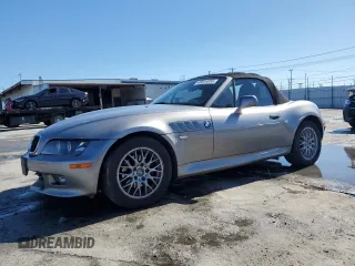 2002 BMW Z3 2.5i with VIN 4USCN334X2LK51845, listed as a Copart auction lot 48044055 with 163,214 mi miles and Salvage Title. Bid and sale history available at carsss.com. Image 1.
