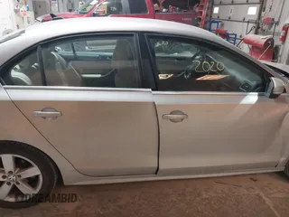 2014 Volkswagen Jetta TDI w/Premium с VIN 3VW3L7AJ6EM237033, выставлен на аукционе IAAI как лот 41482020 с пробегом 134 990 миль миль и . История ставок и продаж доступна на DreamBid. Изображение 13.