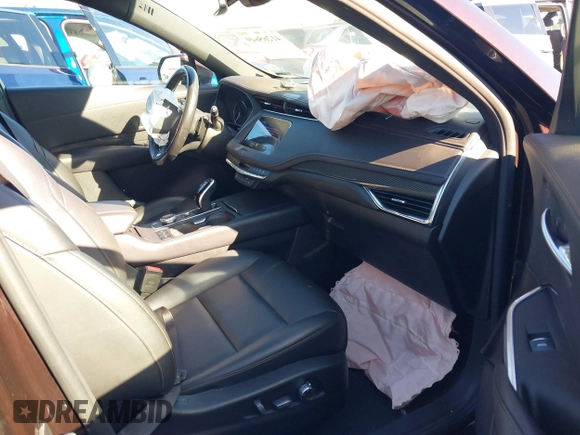 2020 Cadillac XT4 FWD Sport z VIN 1GYFZER40LF144503, wystawiony jako IAAI lot #41265649 z przebiegiem 79 120 mil mil oraz . Historia ofert i sprzedaży dostępna na DreamBid. Obrazek 5.