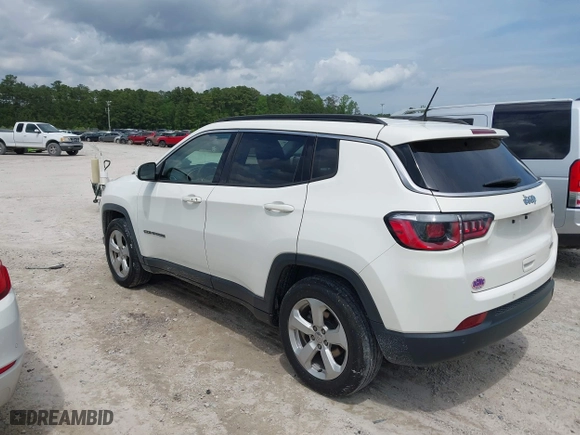 2018 Jeep Compass Latitude with VIN 3C4NJCBB3JT125517, listed as a IAAI auction lot 42132890 with 155,746 mi miles. Bid and sale history available at carsss.com. Image 3.