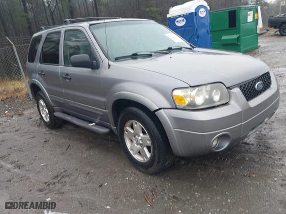 2007 Ford Escape XLT with VIN 1FMYU03177KB90563, listed as a IAAI auction lot 41566335 with 166,233 mi miles. Bid and sale history available at carsss.com. Image 1.