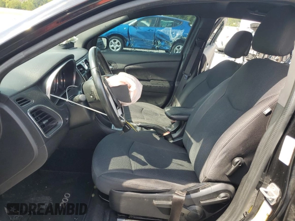 2014 Chrysler 200 Touring z VIN 1C3CCBBB9EN107481, wystawiony jako Copart lot #57303845 z przebiegiem 169 320 mil mil oraz Nie do naprawy • Non repairable. Historia ofert i sprzedaży dostępna na DreamBid. Obrazek 7.