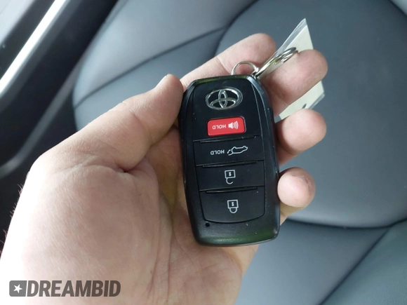 2024 Toyota Highlander LE z VIN 5TDKDRAH2RS542863, wystawiony jako IAAI lot #41466780 z przebiegiem 6 558 mil mil oraz . Historia ofert i sprzedaży dostępna na DreamBid. Obrazek 11.