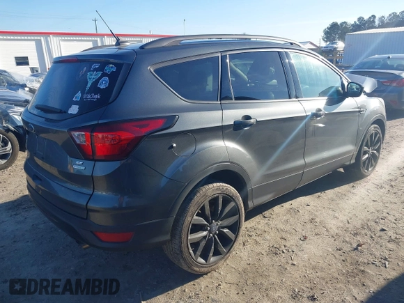 2019 Ford Escape SE z VIN 1FMCU0GD4KUA91551, wystawiony jako IAAI lot #41590151 z przebiegiem Nie podano mil oraz . Historia ofert i sprzedaży dostępna na DreamBid. Obrazek 4.