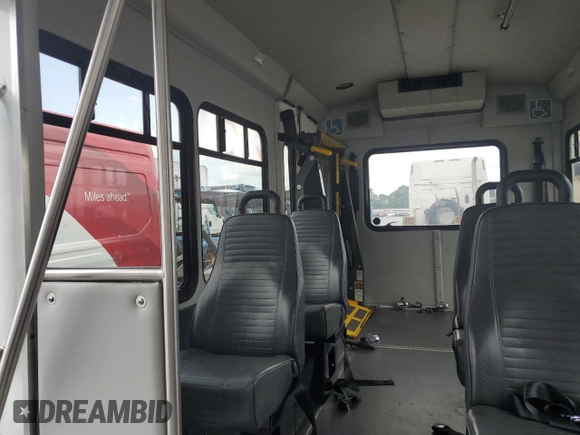 2017 Ford Transit z VIN 1FDES6PM1HKA09460, wystawiony jako Copart lot #62768515 z przebiegiem 197 033 mil mil oraz Czysty tytuł • Clean title. Historia ofert i sprzedaży dostępna na DreamBid. Obrazek 10.
