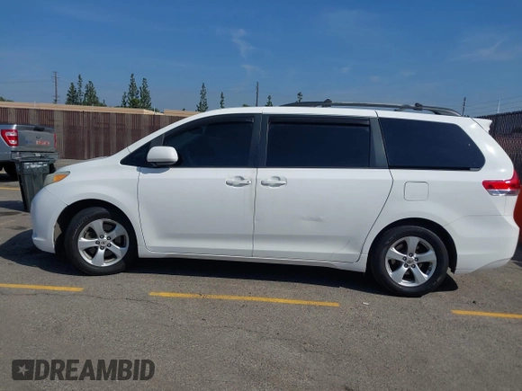 2011 Toyota Sienna LE AAS with VIN 5TDKK3DC1BS040029, listed as a IAAI auction lot 42087897 with 132,843 mi miles. Bid and sale history available at carsss.com. Image 14.